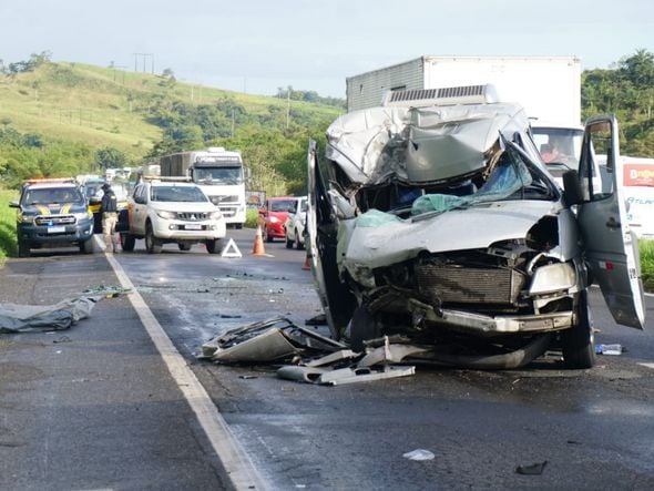 Imagem - 'Bateu desviando do outro carro': acidente que matou três na BR-324 ocorreu durante ultrapassagem