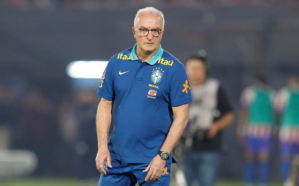 Dorival Júnior durante a derrota do Brasil para o Paraguai, pelas Eliminatórias da Copa do Mundo