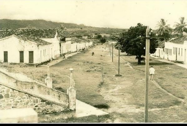 Em 4 de março de 1953, a emancipação de Pindobaçu foi confirmada, pelo então governador Régis Pacheco