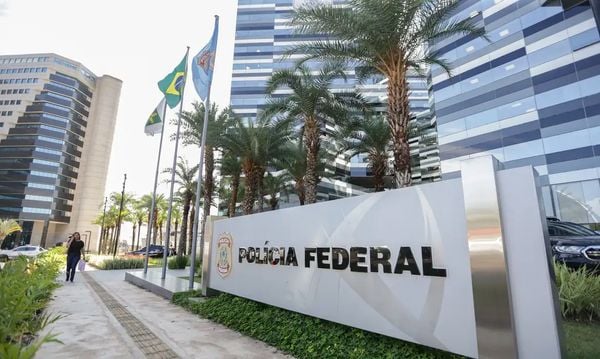 Movimentação no prédio sede da Polícia Federal