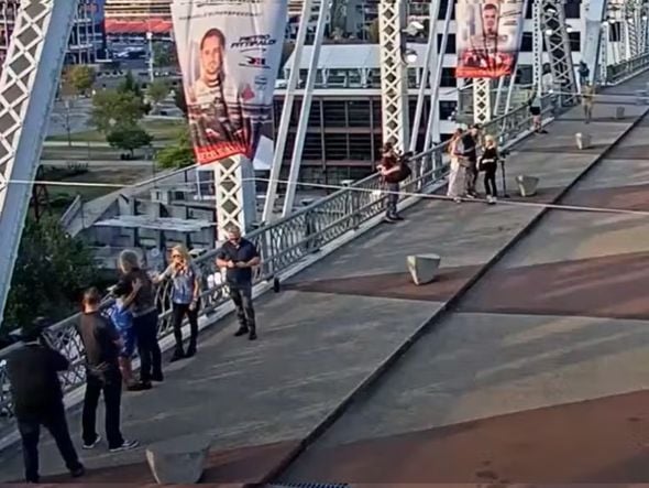 Imagem - Bon Jovi ajuda a salvar mulher que tentava pular de ponte em Nashville