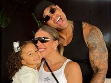 Imagem - Filha de Leo Santana se declara para Ivete Sangalo em karaokê de brinquedo: 'amo tia Veveta'