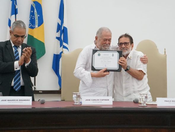 Imagem - José Carlos Capinan recebe título de Doutor Honoris Causa da Ufba