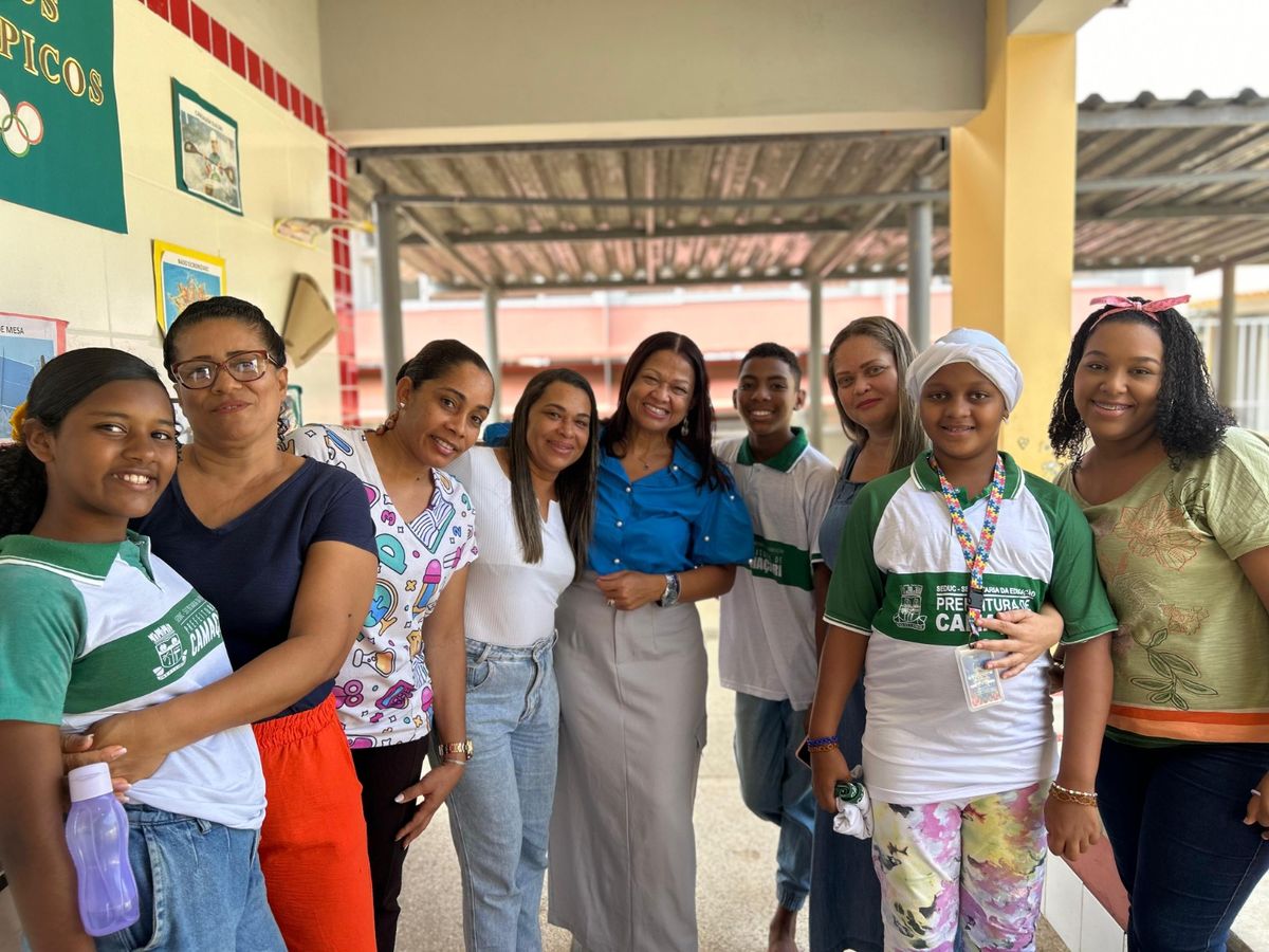 Estudantes se preparam para desfile