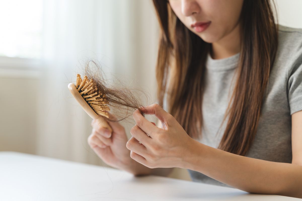 Queda de cabelo tem possíveis causas 