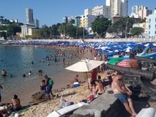 Imagem - Tiros durante perseguição policial assustam banhistas na praia do Porto da Barra