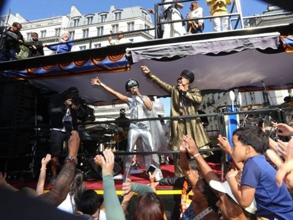 Imagem - Lavagem de Madeleine reúne milhares de pessoas em Paris e celebra a cultura afro-brasileira