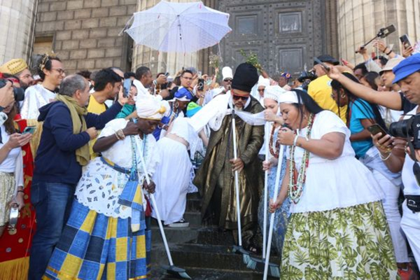 Brown fez questão reafirmar seu compromisso espiritual com a divulgação e promoção da festa pelo mundo