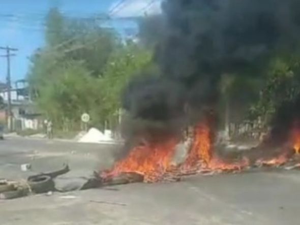 Imagem - Moradores da Valéria protestam contra violência policial após jovens serem baleados por PMs