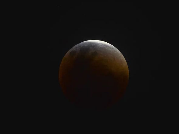 Imagem - Eclipse parcial da Lua acontece hoje; veja como assistir pela internet