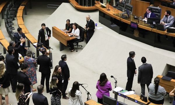 Sessão da Câmara dos Deputados para conclusão da votação do projeto de lei que propõe uma transição de três anos para o fim da desoneração da folha de pagamentos de 17 setores da economia