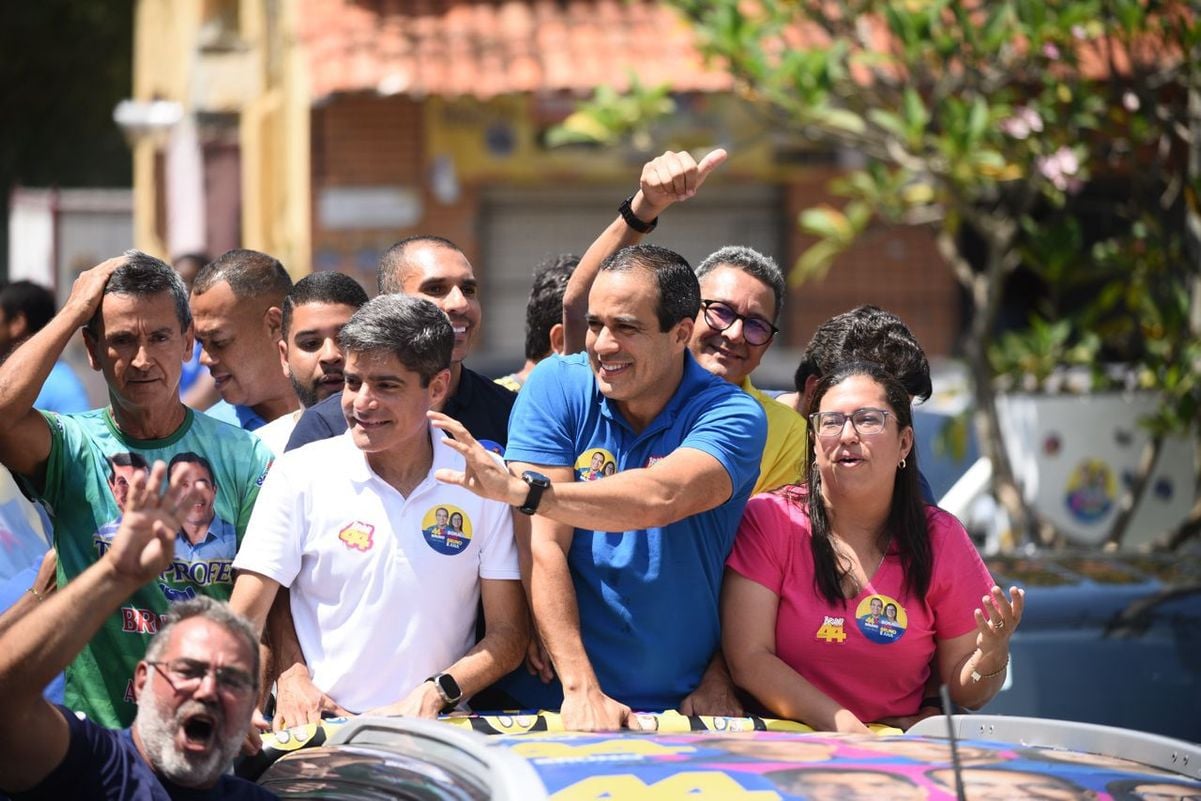 Bruno Reis durante uma carreata por Vila Laura, Brotas e região