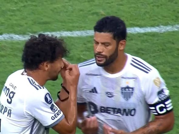 Imagem - Scarpa e Hulk explicam discussão após derrota para o Fluminense: 'Conversamos no vestiário'