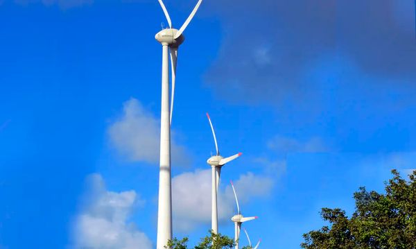 Torres de geradores de energia eólica no Rio Grande do Norte