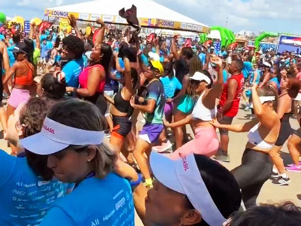 Imagem - Haja perna! Corredores metem dança após Maratona Salvador