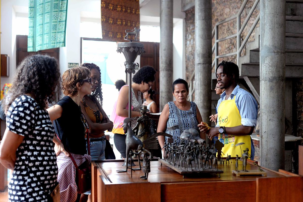 As visitas às exposições na Casa do Benin são guiadas