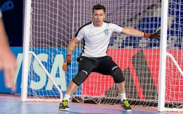 Goleiro Guitta em treino da Seleção Brasileira de futsal