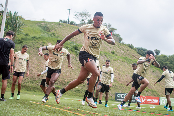 Vitória se reapresentou nesta terça-feira (24) para o jogo contra o Internacional