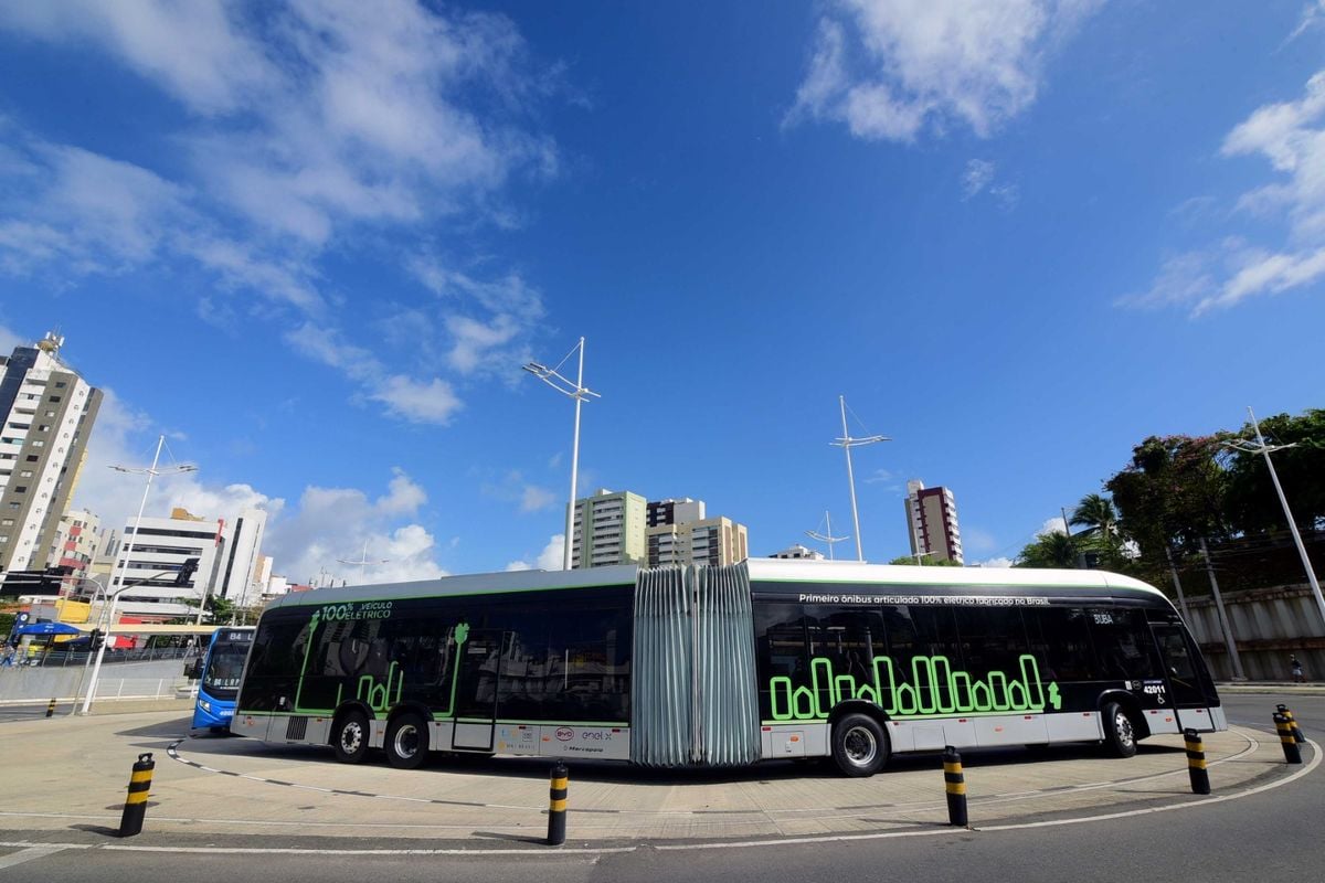 BRT Salvador testa primeiro ônibus articulado com capacidade para mais de 150 passageiros