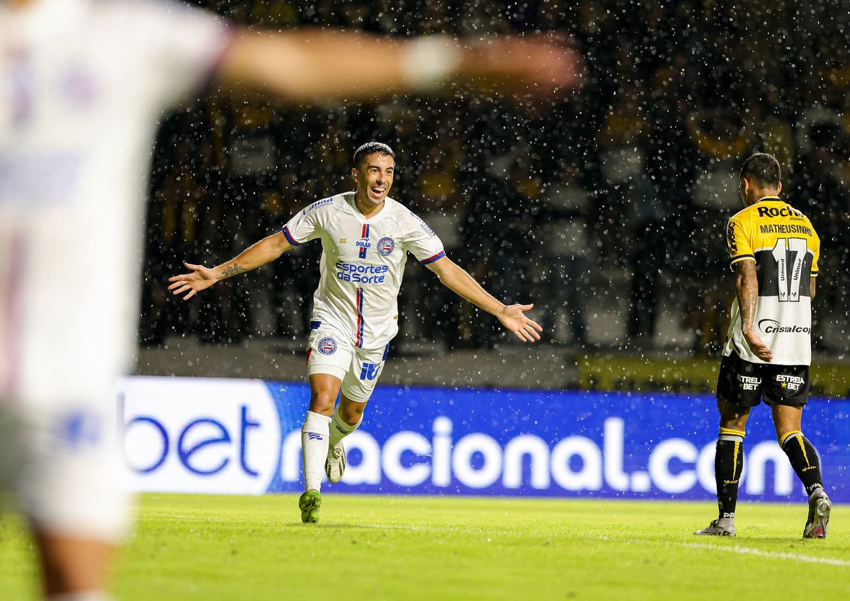 De Pena celebra gol no jogo de volta da Copa do Brasil