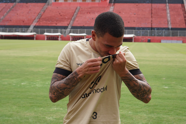 Lucas Esteves tem 41 partidas completas com a camisa do Vitória