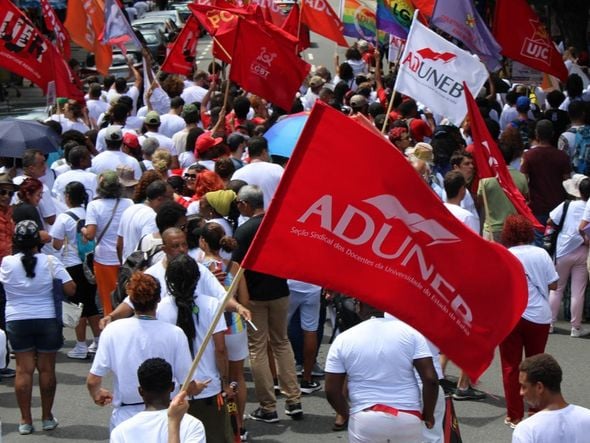 Imagem - Em greve, professores da Uneb fazem ato e assembleia geral nesta segunda (30)