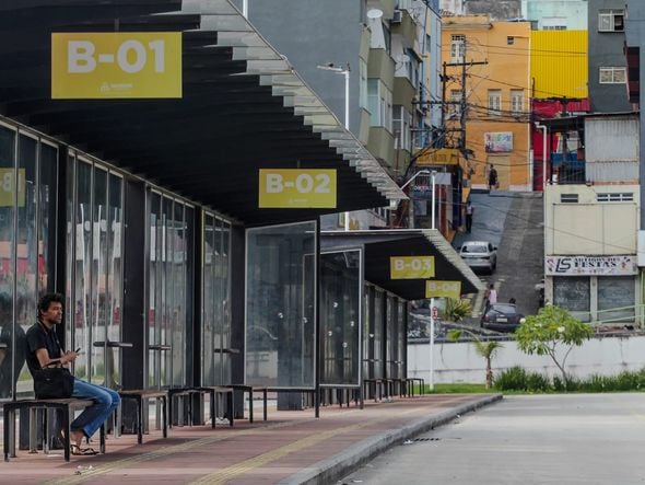 Imagem - Ônibus param de circular na Barroquinha após tiroteio e morte serem registrados na região