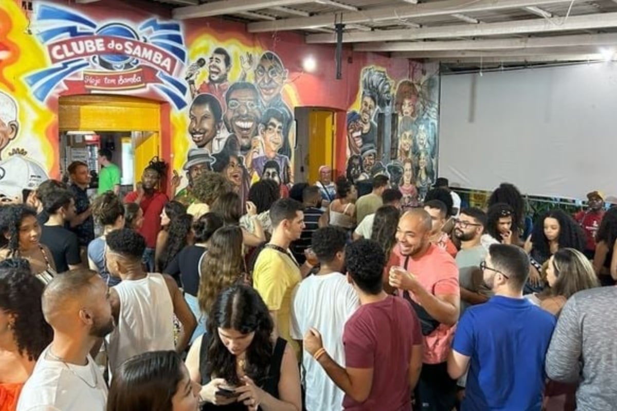 No Pelourinho, o Clube do Samba é um espaço dedicado à valorização do samba e da cultura popular. O funcionamento varia conforme a programação, com atividades mais frequentes de terça a domingo, geralmente a partir do fim da tarde, seguindo pela noite, especialmente às sextas, sábados e domingos. Entrada  por Carolina Cerqueira/CORREIO