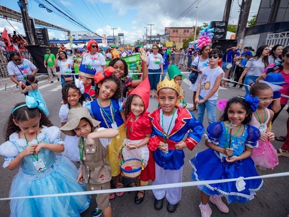 Imagem - Desfile cívico marca celebração dos 266 anos de emancipação política de Camaçari