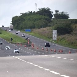 Imagem - PRF bloqueia via da BR-324, no sentido Feira-Salvador