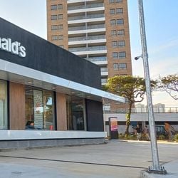 Imagem - McDonald’s inaugura nova unidade na orla de Salvador