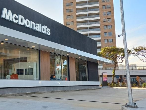 Imagem - McDonald’s inaugura nova unidade na orla de Salvador