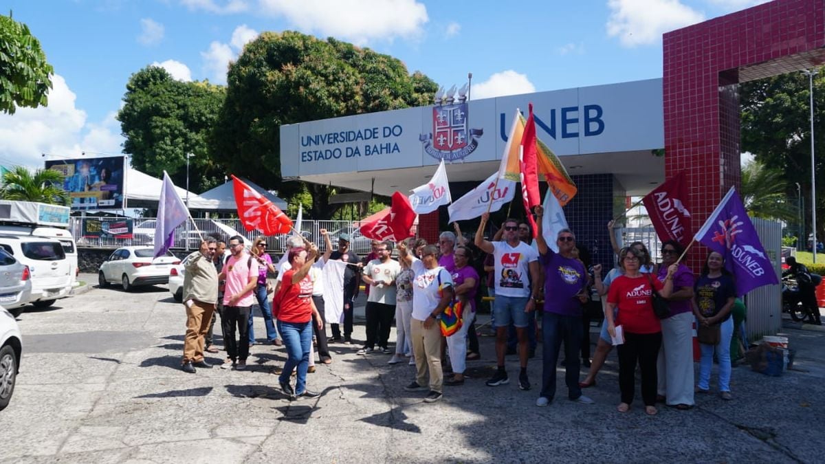 Ato de professores da Uneb