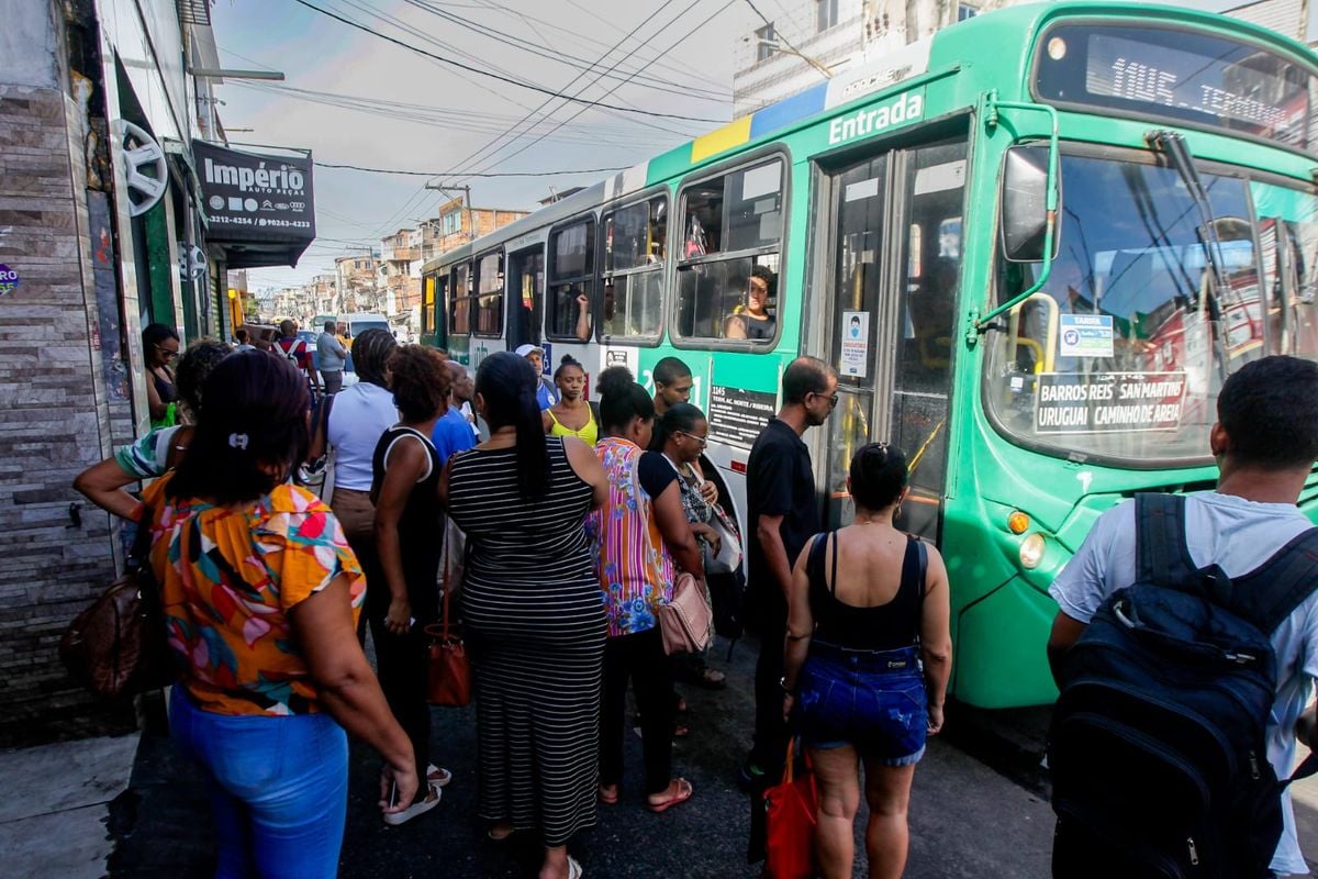 Ônibus voltam a circular no Uruguai