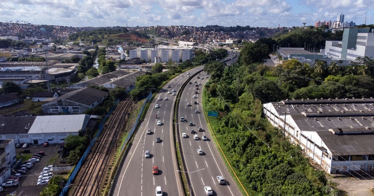 Imagem - Manifestação bloqueia BR-324 em Salvador e deixa trânsito lento