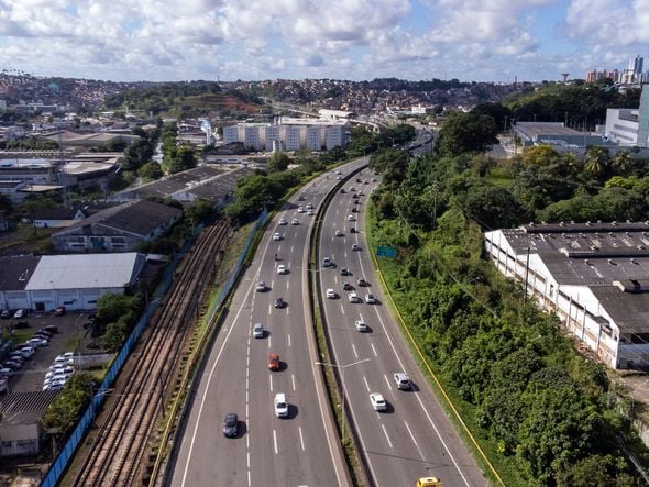 Imagem - Trânsito de carga especial deve deixar trânsito lento na BR-324 nesta quinta (03)