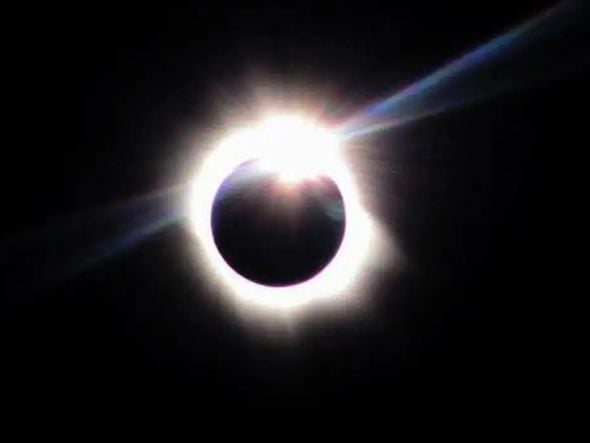 Imagem - Eclipse do Sol acontece hoje à tarde; veja horário e como observar