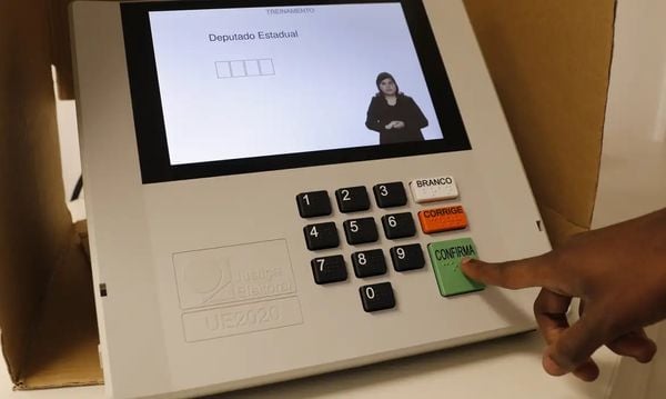 Cabina de votação com a nova urna modelo UE2020 