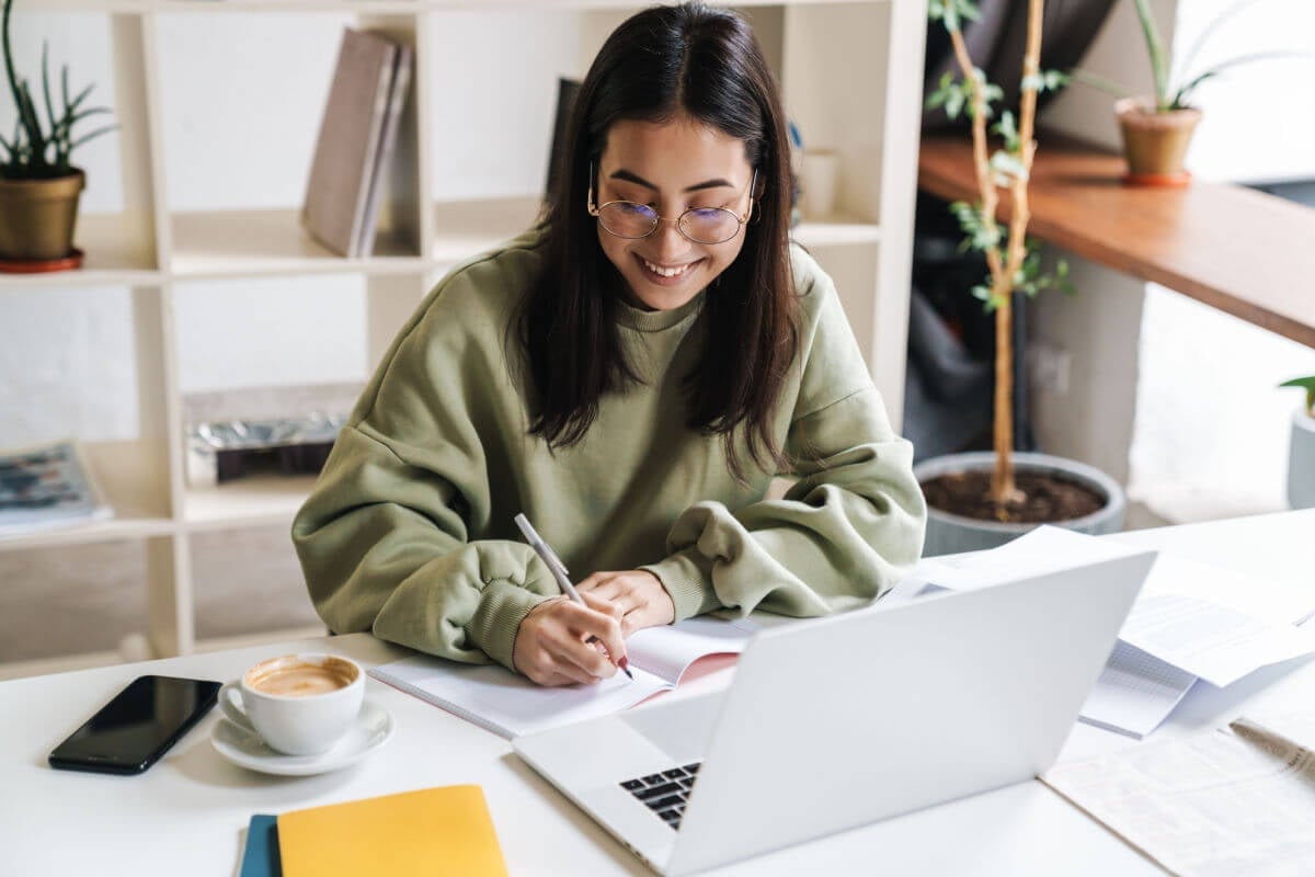 É importante cuidado com a rotina de estudo (Imagem: Dean Drobot | Shutterstock) por Imagem: Dean Drobot | Shutterstock