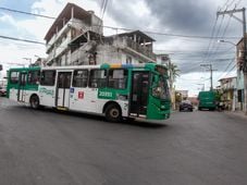 Imagem - Ônibus seguem sem circular em Tancredo Neves após ataque de traficantes do CV