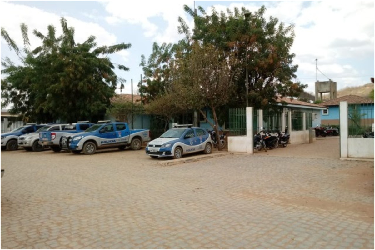 DElegacia de Barreiras por Sigi VIlares