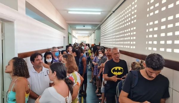 Fila em seção eleitoral na eleição de 2022