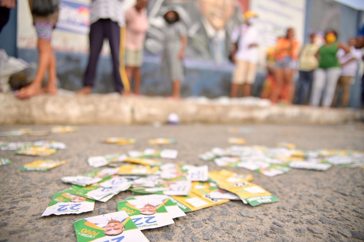 Peso dos santinhos no resultado eleitoral é considerado ainda maior durante as eleições gerais no país