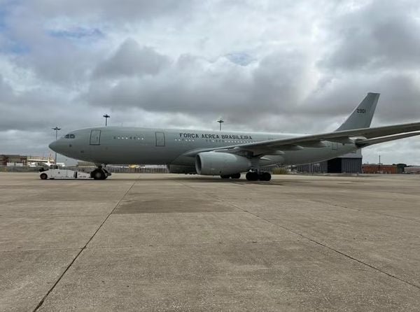 Avião da FAB decolou de Lisboa para resgatar brasileiros no Líbano