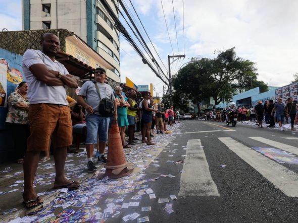 Imagem - Fila e muvuca: Colégio Luiz Viana registra lotação nas primeiras horas de votação