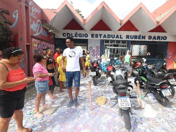 Imagem - Urnas apresentam defeitos e atrasam votação em colégio na Avenida San Martin