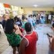 Imagem - Engarrafamento, fila e novos eleitores marcam o domingo no maior local de votação da Bahia