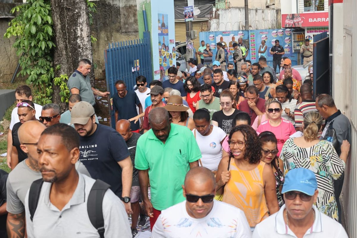 Abertura dos portões no Colégio Luiz Viana, em Brotas