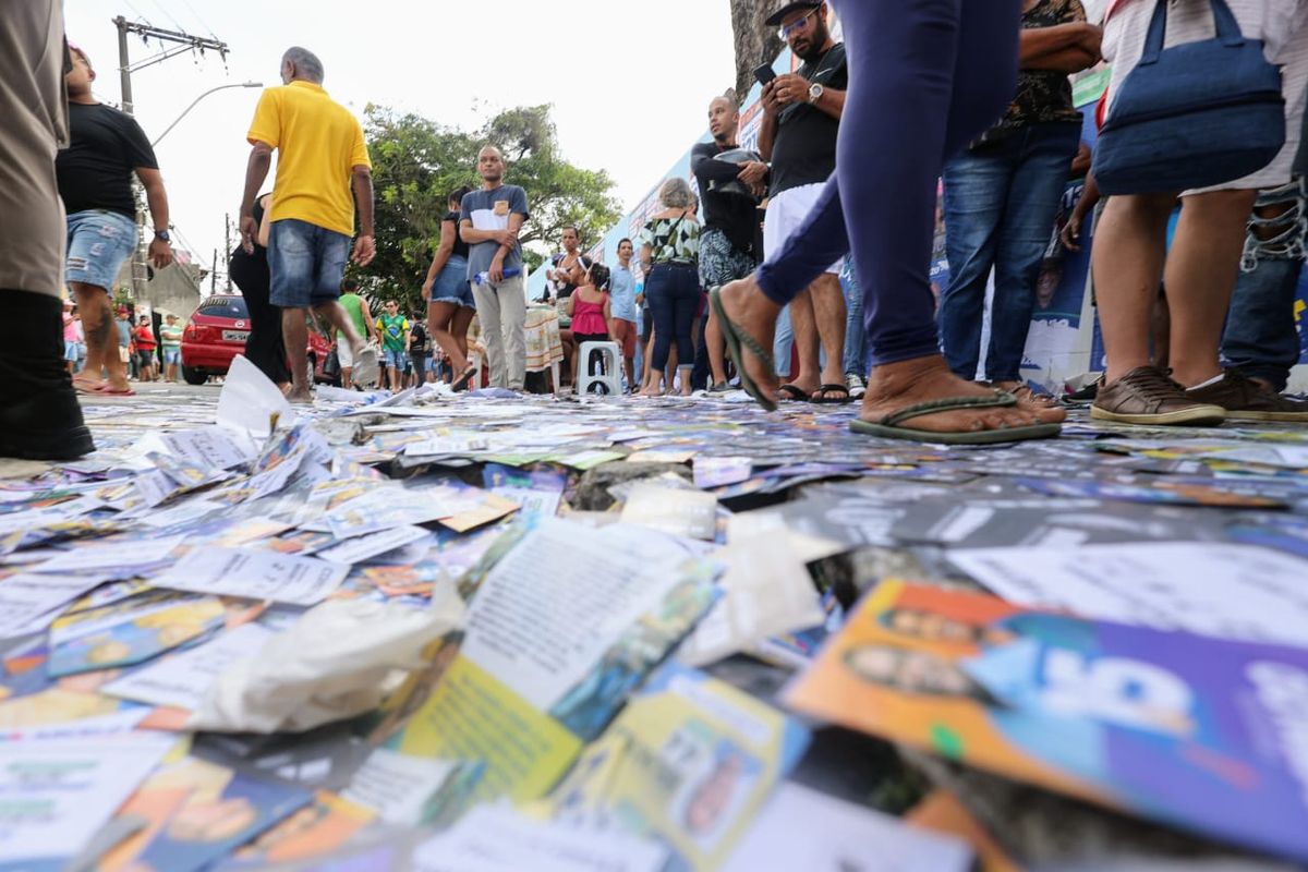 Divisão política, tentativa de convencimento e provocações marcam votos de famílias em Salvador