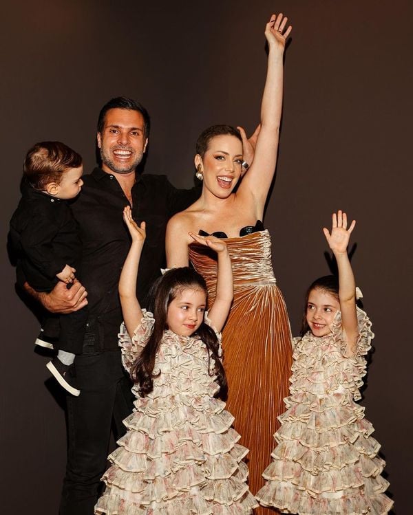 Fabiana Justus, o marido e os filhos